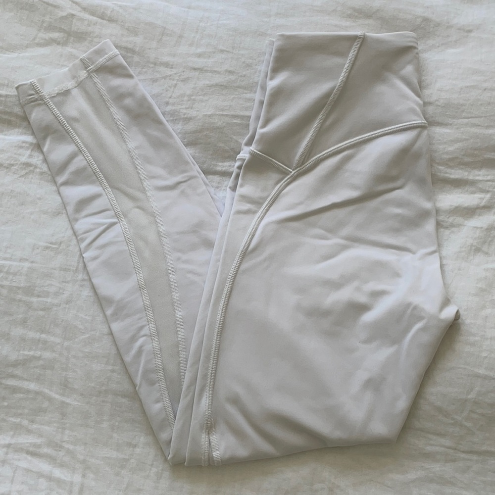White 3/4 Lululemon leggings